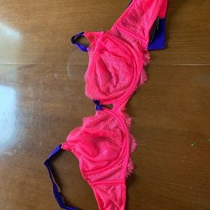 4 FOR $5 Victoria’s Secret bra